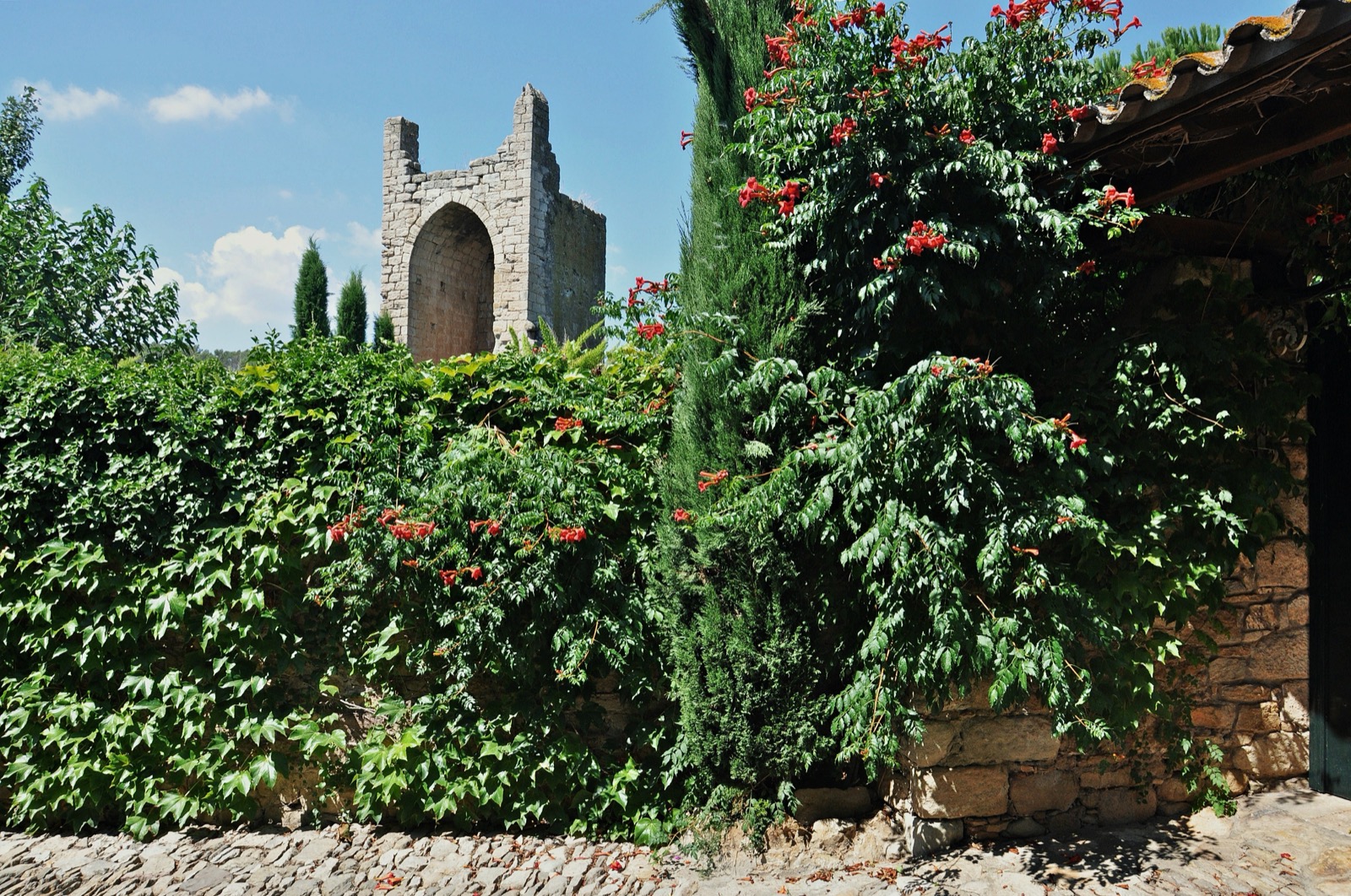 Burg Peratallada — Foto 1